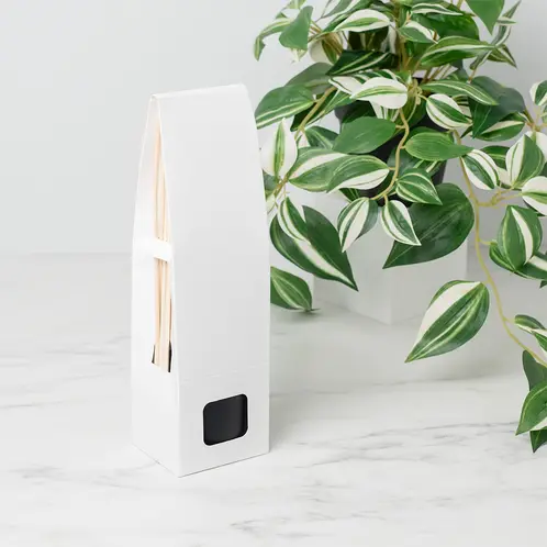 white_reed_diffuser_box_small_lifestyle
